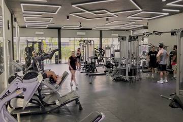 Muscle Beach Club